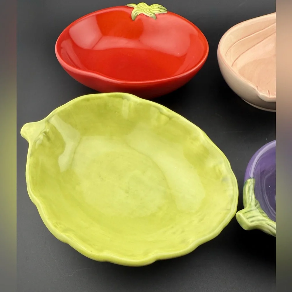 4 Williams Sonoma Jardin Potager collection small vegetable bowls.